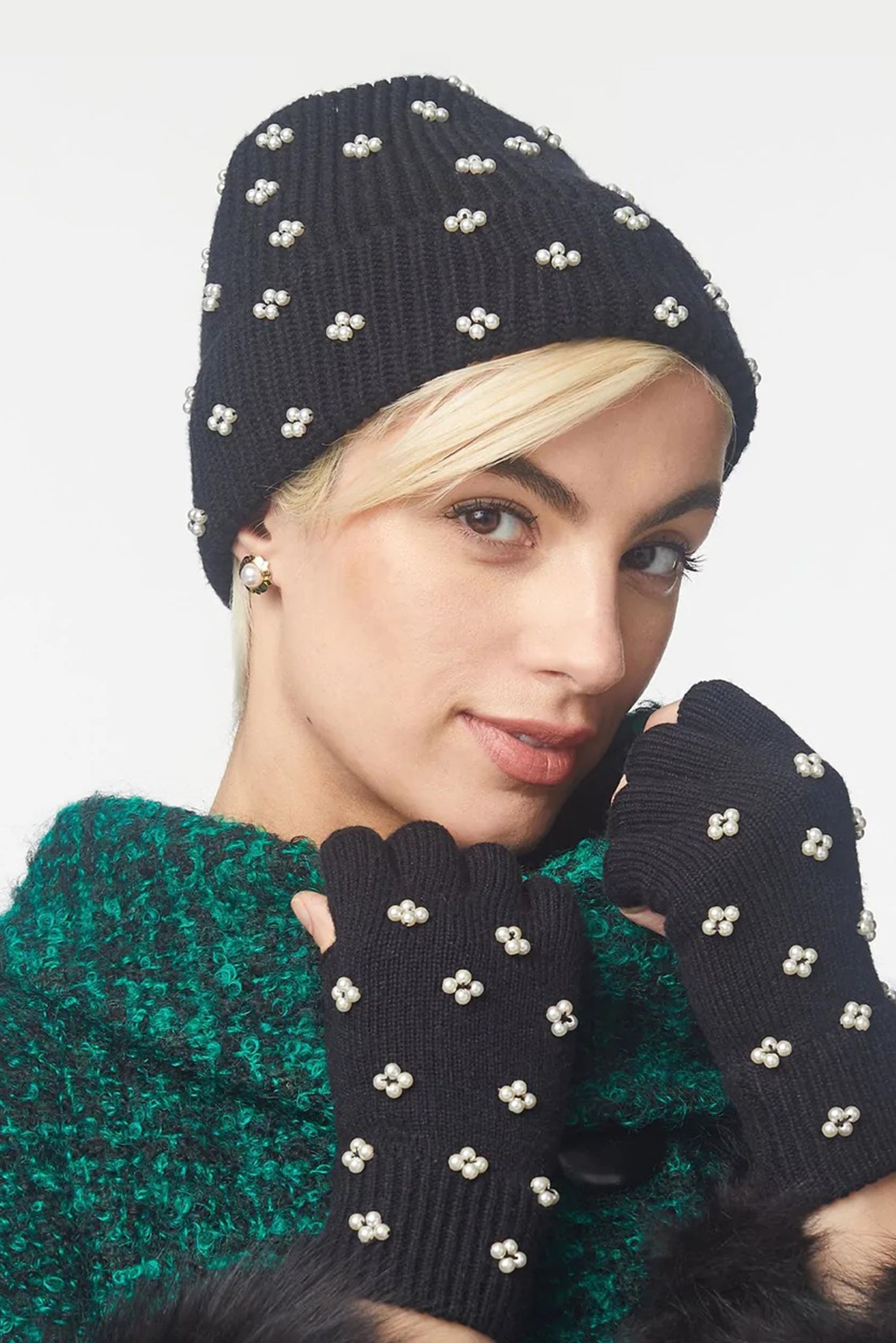 Jet Pearl Cluster Beanie